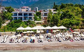 Apartments Kuce Lekovica Beach & Snack Bar- Bistro