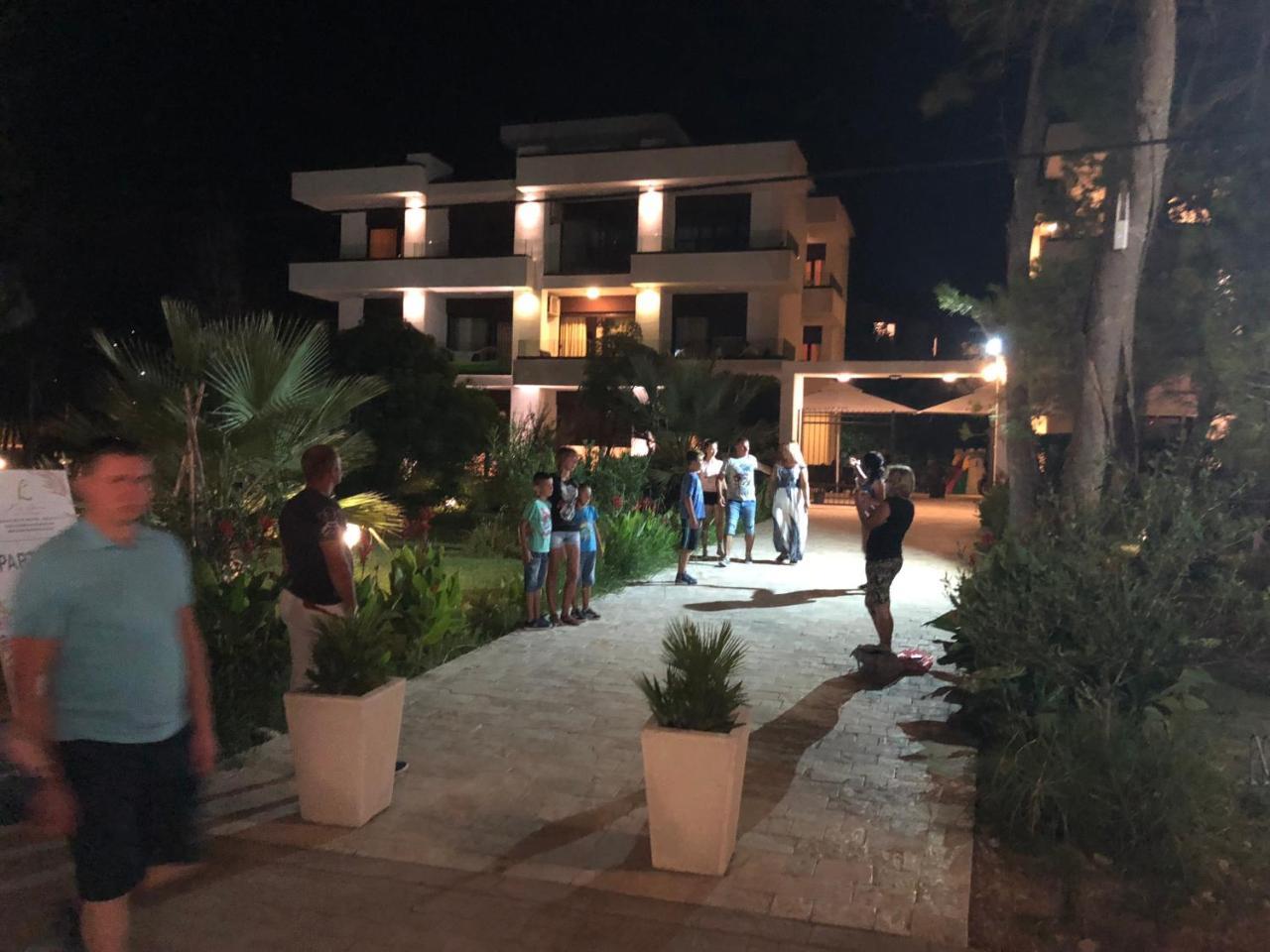 Apartments Kuce Lekovica Beach & Snack Bar- Bistro Zewnętrze zdjęcie